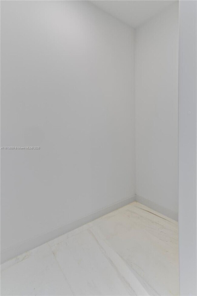 Building Photo - 300 Biscayne Blvd Way