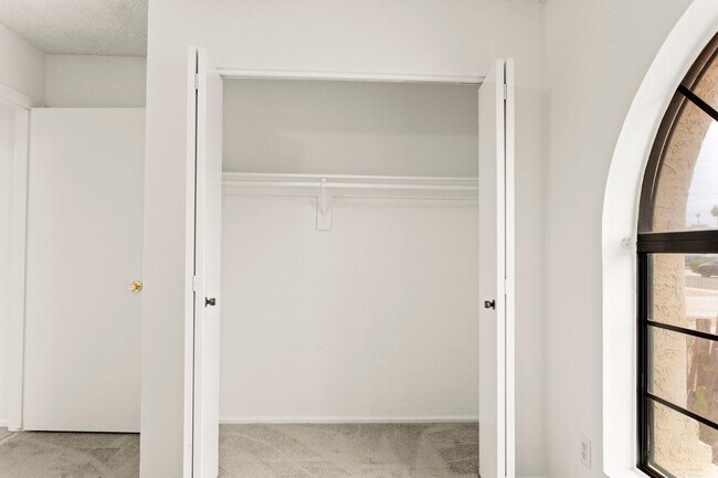 Building Photo - 7309 W Canterbury Dr