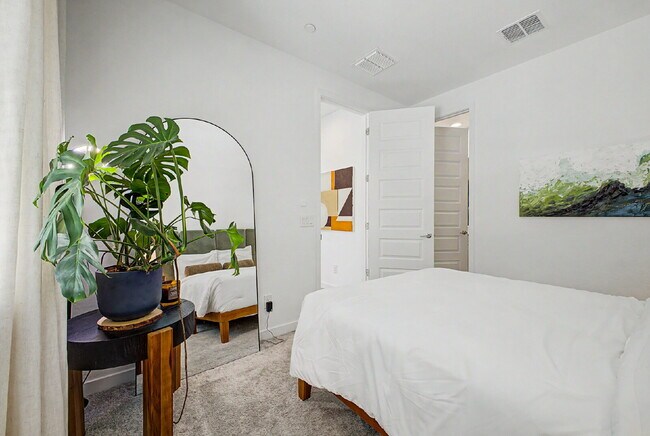 Building Photo - Live the Hawes Crossing Lifestyle – Pool, Pickleball & More! Internet included in the rent!