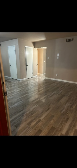 Building Photo - 3215 Clarksville St