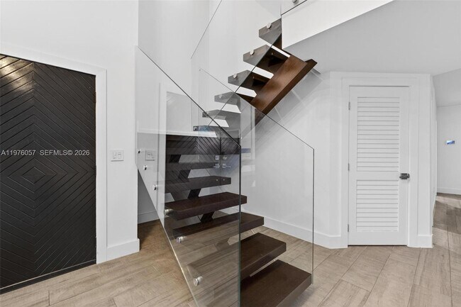 Building Photo - 3231 Salzedo St