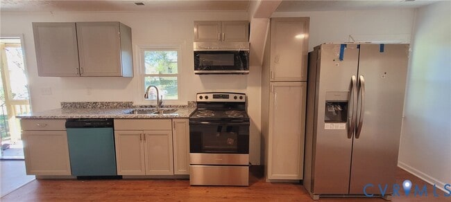 Building Photo - 315 St Mark St