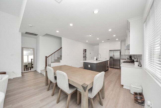 Building Photo - 4946 Sky Blf Dr