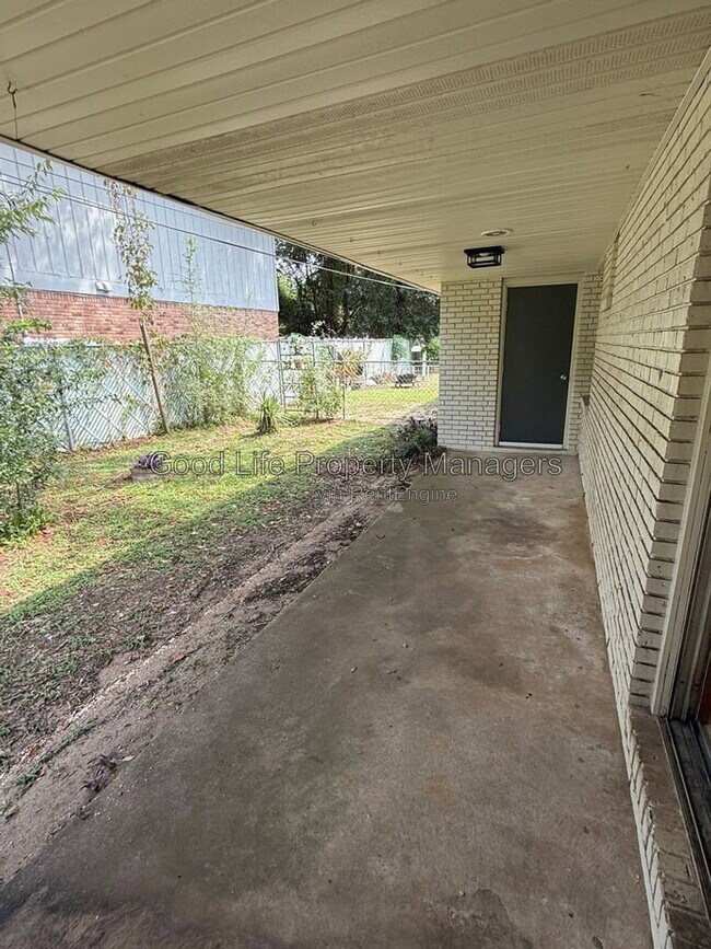 Building Photo - 3751 E Olive Rd