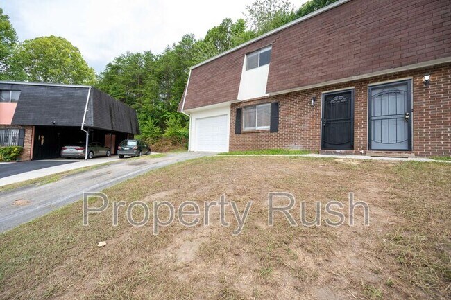 Building Photo - 2323 Green Forest Dr