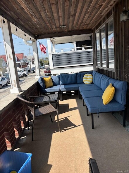 Building Photo - 44 Oswego Ave