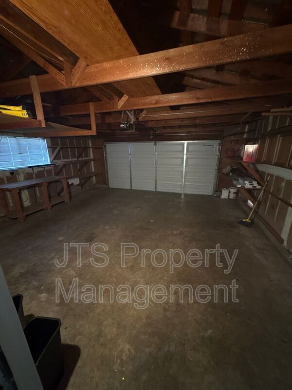 Building Photo - 5140 Linda Lou Dr