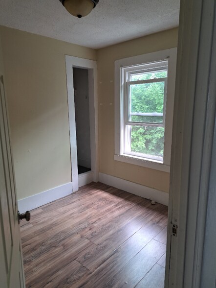 Building Photo - 96 Calmar St