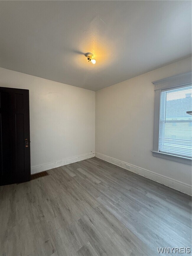 Building Photo - 61 Baxter St