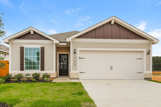 Building Photo - 16459 Hill Dr