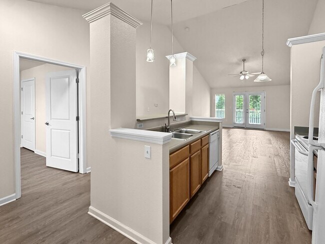 Building Photo - Grand Lakeside Escape: Spacious 3-Bedroom Retreat in Lakeshore Community