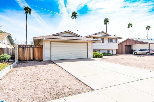 Building Photo - 6 Bedroom 3.5 Bathroom Tri-Level Home In Tempe close to ASU