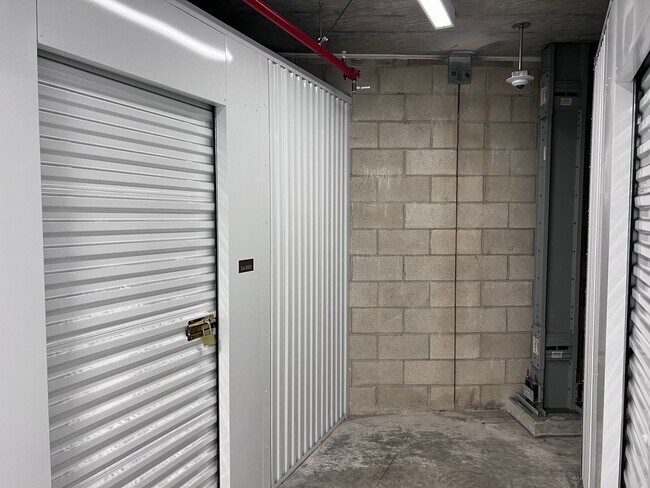 Building Photo - High Floor Kakaako 1 bedroom