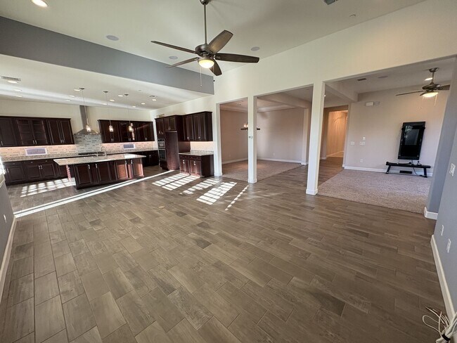 Building Photo - Dove Mountain 4 bedroom with Den 3,277 sq ...