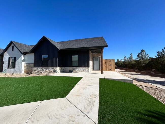 Building Photo - Luxury Townhome in Abbey Glen Community!