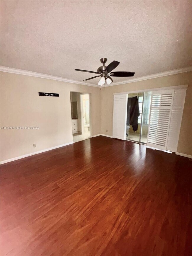 Building Photo - 5140 SW 40th Ave