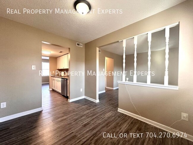 Building Photo - 7526 Holly Grove Ct