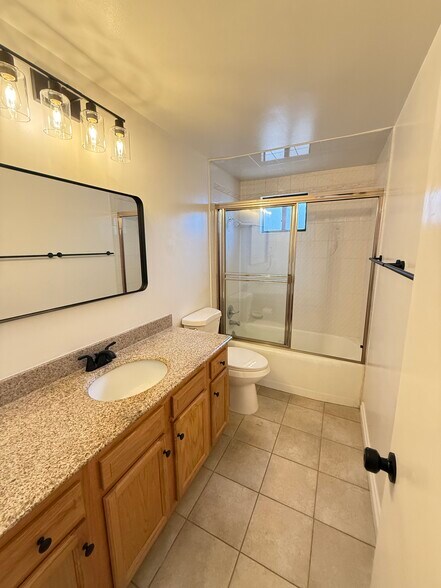 Building Photo - 1220 Crest Vista Dr