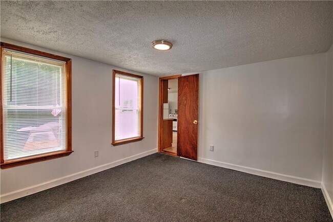 Building Photo - 177 Boyden St