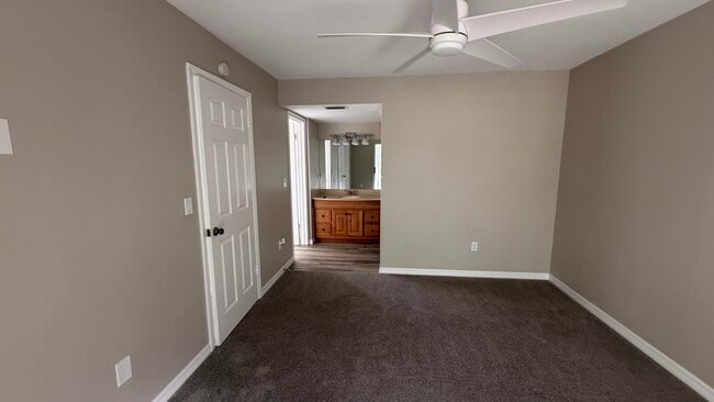 Building Photo - 3302 SE Aster Ln