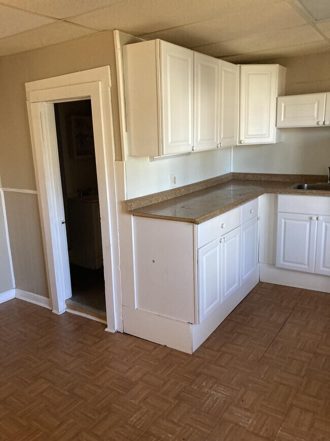 Building Photo - 268 Pleasant St