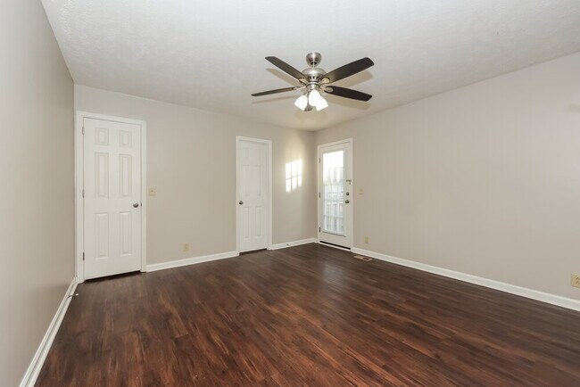 Building Photo - 3925 Calumet Dr