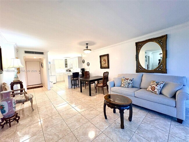 Building Photo - 20500 W Country Club Dr