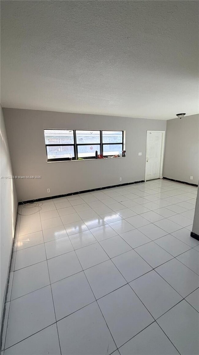 Building Photo - 581 Kathy Ln