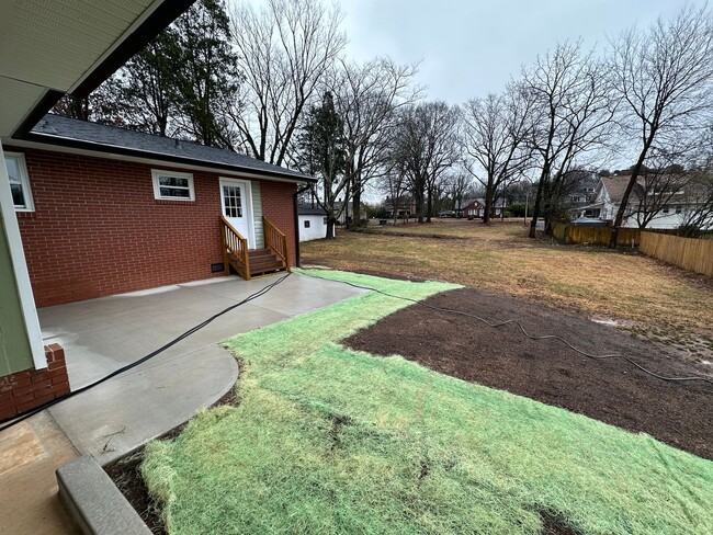 Building Photo - 4-Bedroom Ranch Home