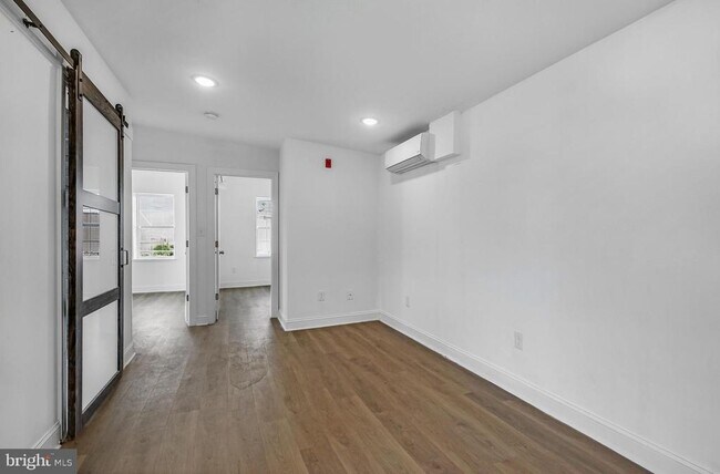 Building Photo - 2046 E Huntingdon St