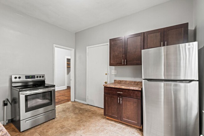 Building Photo - Murray Lower Flat