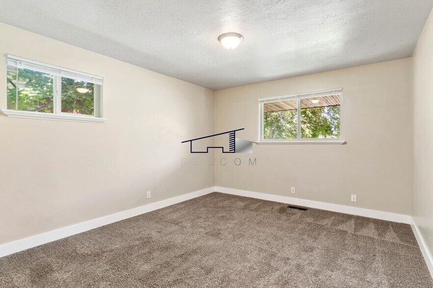 Building Photo - 1334 Henderson Dr