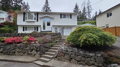 Building Photo - 4402 Thomson Ave