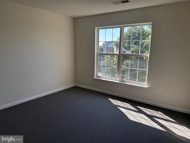 Building Photo - 9719 Inkwood Dr