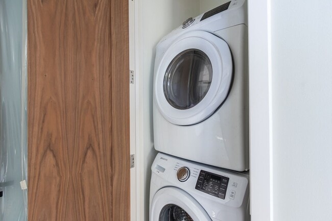 Building Photo - 10068 Russell Ave