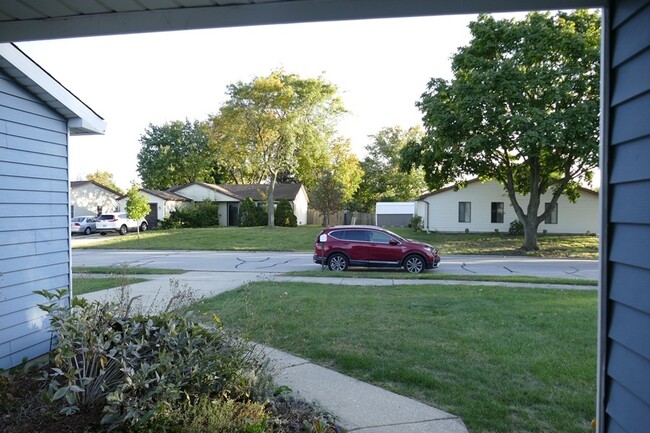 Building Photo - 1076 Crestwood Ln