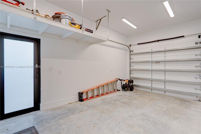 Building Photo - 2521 SW 105th Ave