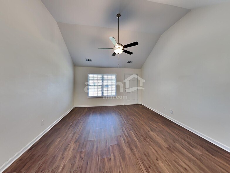 Building Photo - 4204 Birch Dr