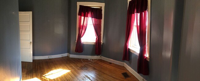 Building Photo - Saint James Ct