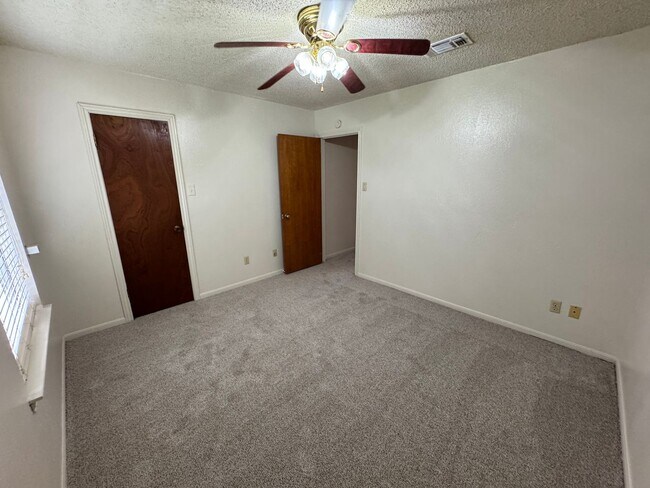 Building Photo - 2-Bedroom Duplex for Rent in Killeen