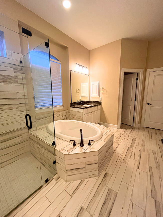 Master Bathroom - 5704 Alonso Dr