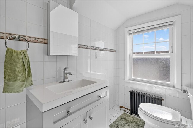 Building Photo - 44 Madeleine Ave