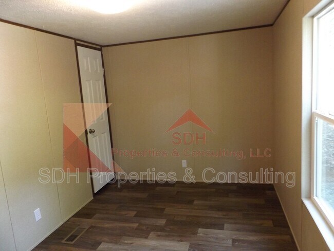 Building Photo - 204 Martha Ct