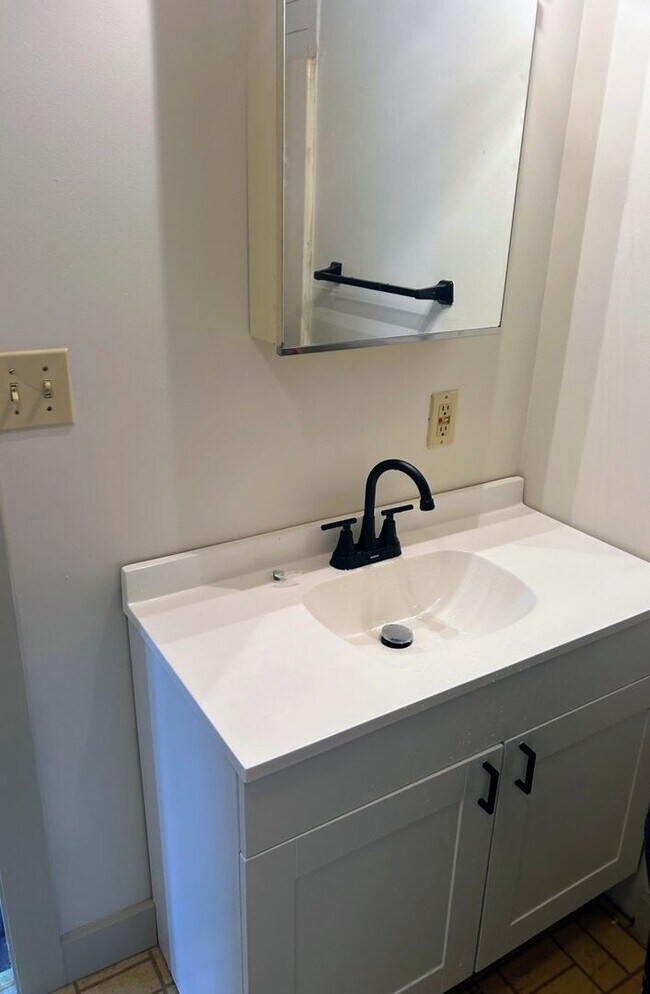 Building Photo - 199 E Main St