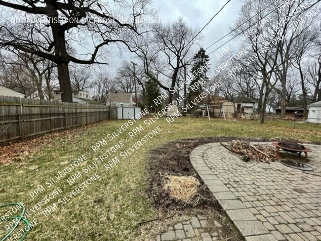 Building Photo - 23511 Majestic-