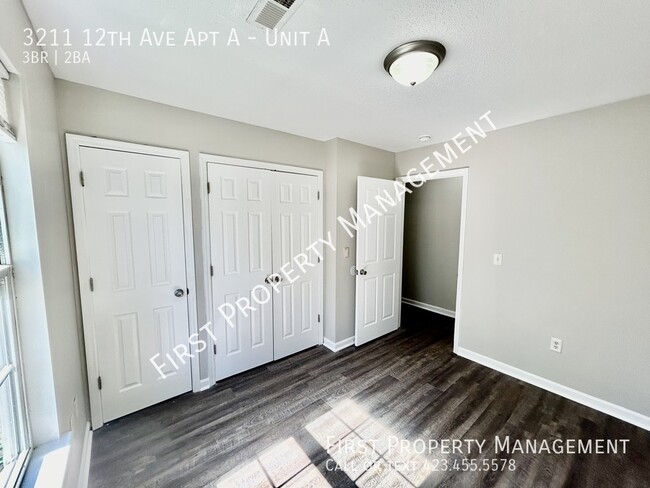 Building Photo - Newly Renovated 3Bed/2Bath Duplex: Central...