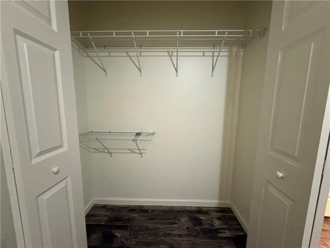 Building Photo - 570 Kendall Ave