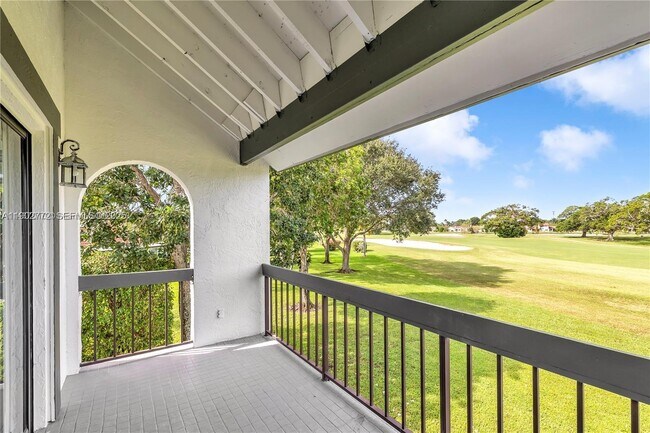 Building Photo - 295 Fern Dr