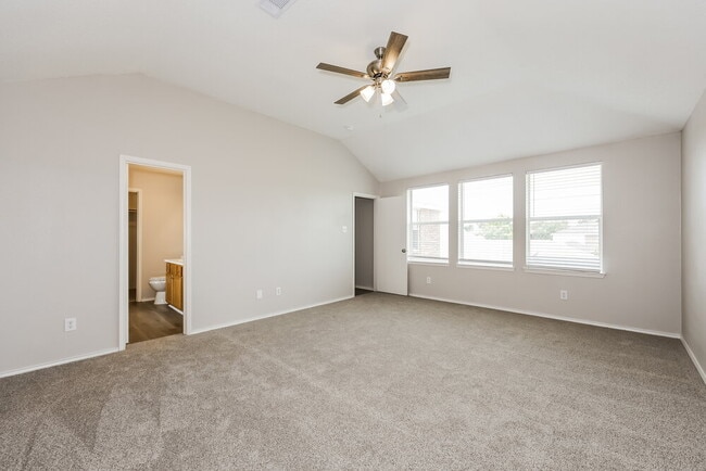 Building Photo - 2628 Loch Wood Dr