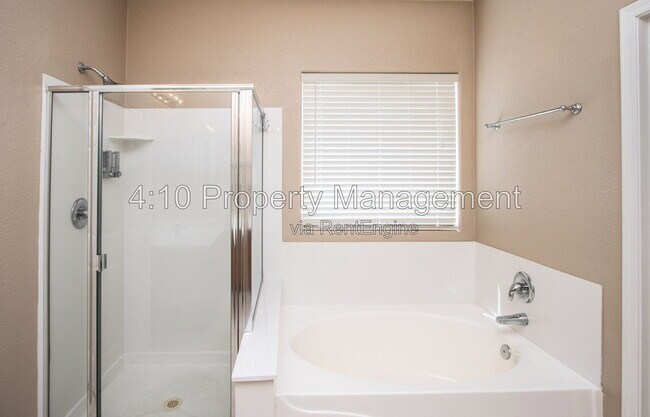 Building Photo - 951 E Bellerive Pl